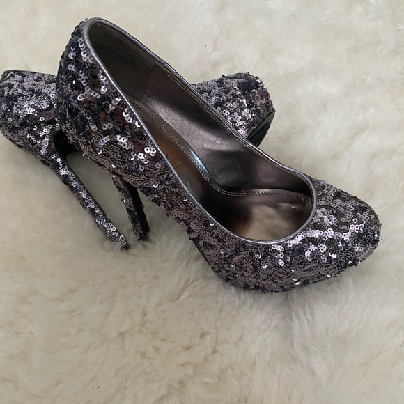Silver sequin pumps - Picture 2 of 5
